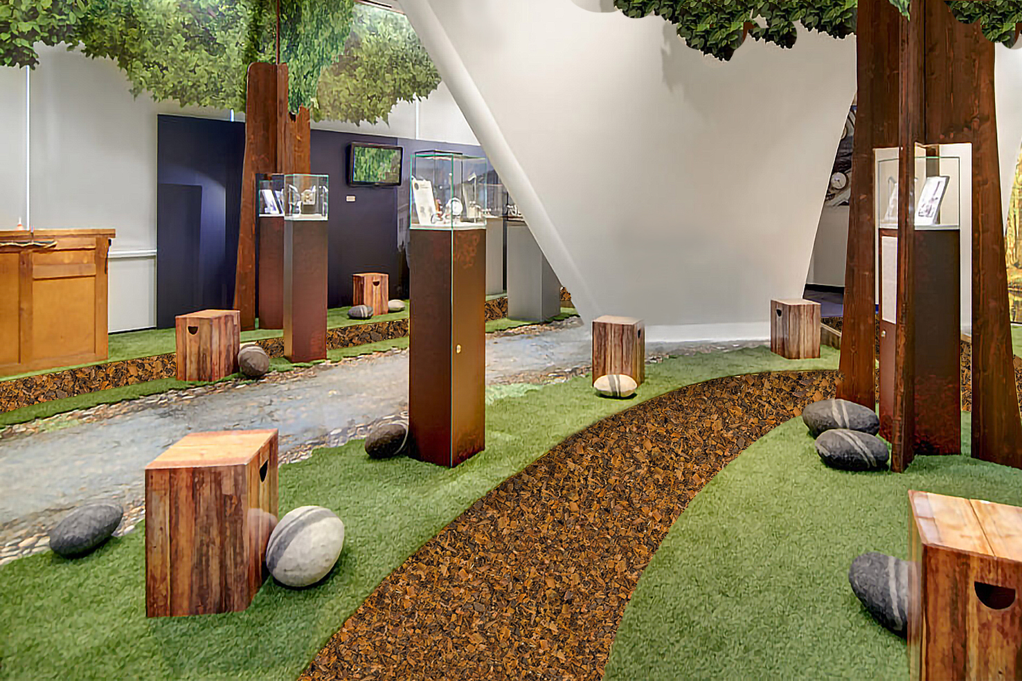 Innenraum einer naturnah gestalteten Ausstellung mit Holzpodesten, Baumdekoration, Glasvitrinen, Kunstrasen und Kieswegen zur Produktpräsentation