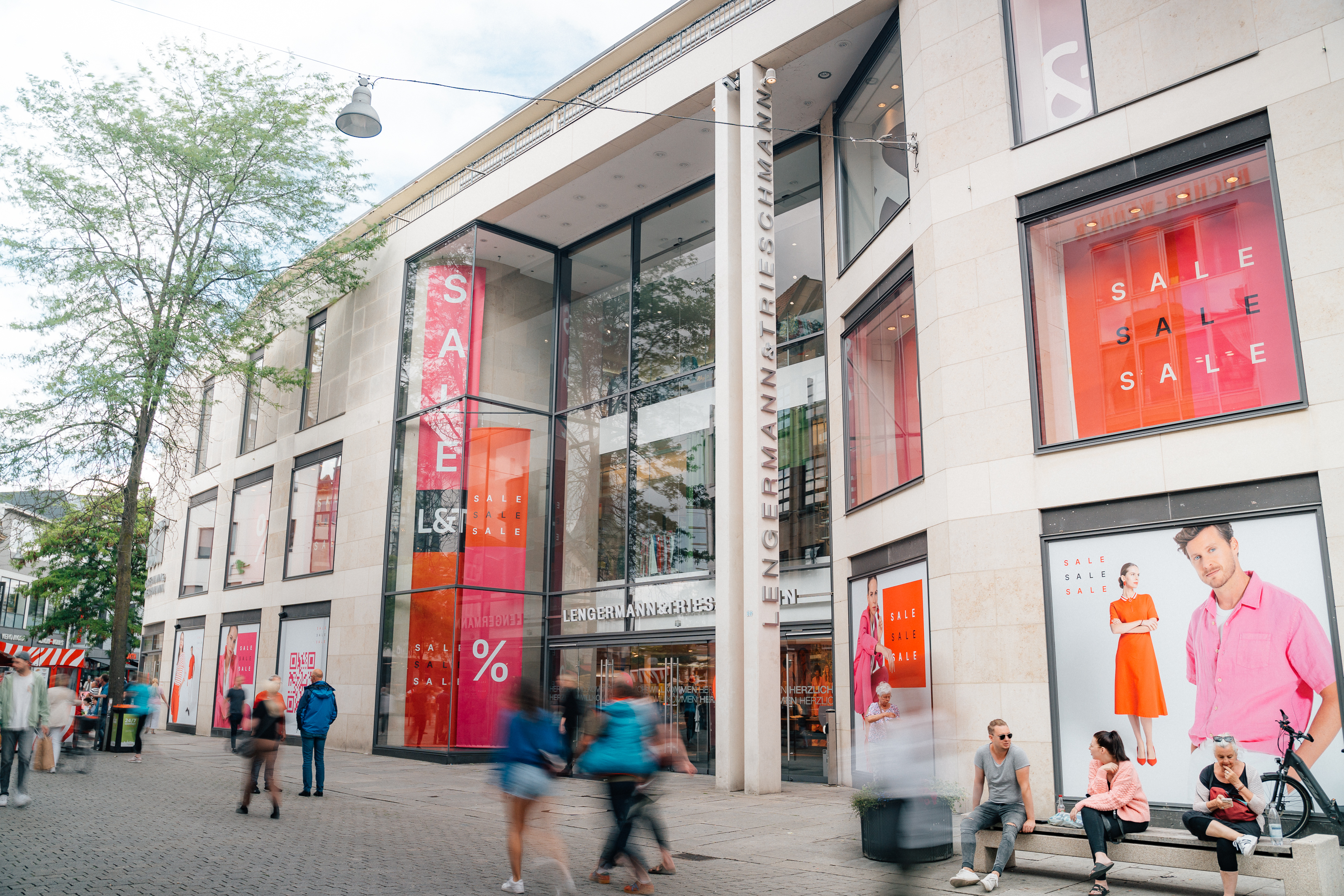 Point of Sale mit großformatiger Wandgestaltung