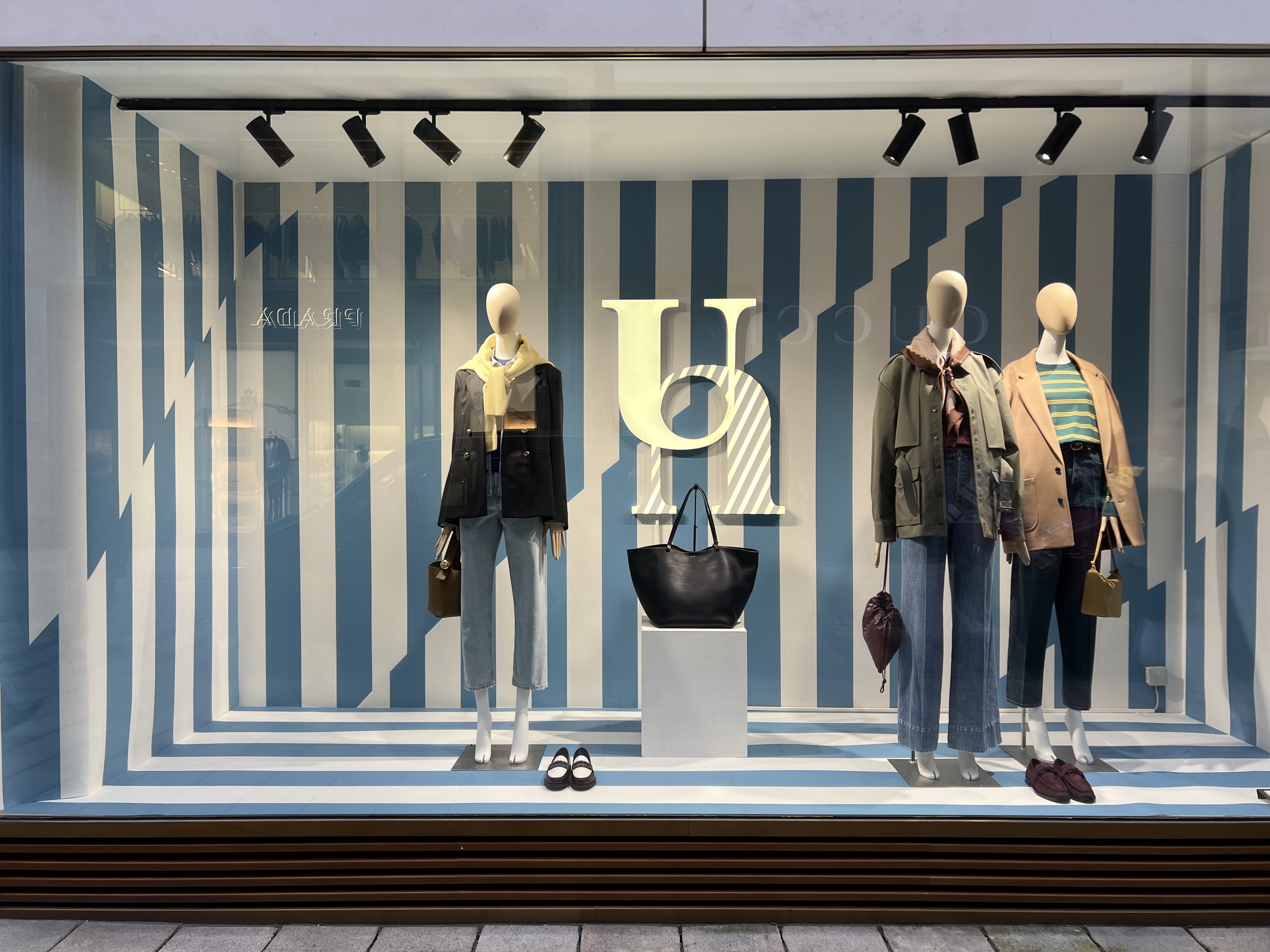 Schaufenster- und Wandgestaltung im Retail
