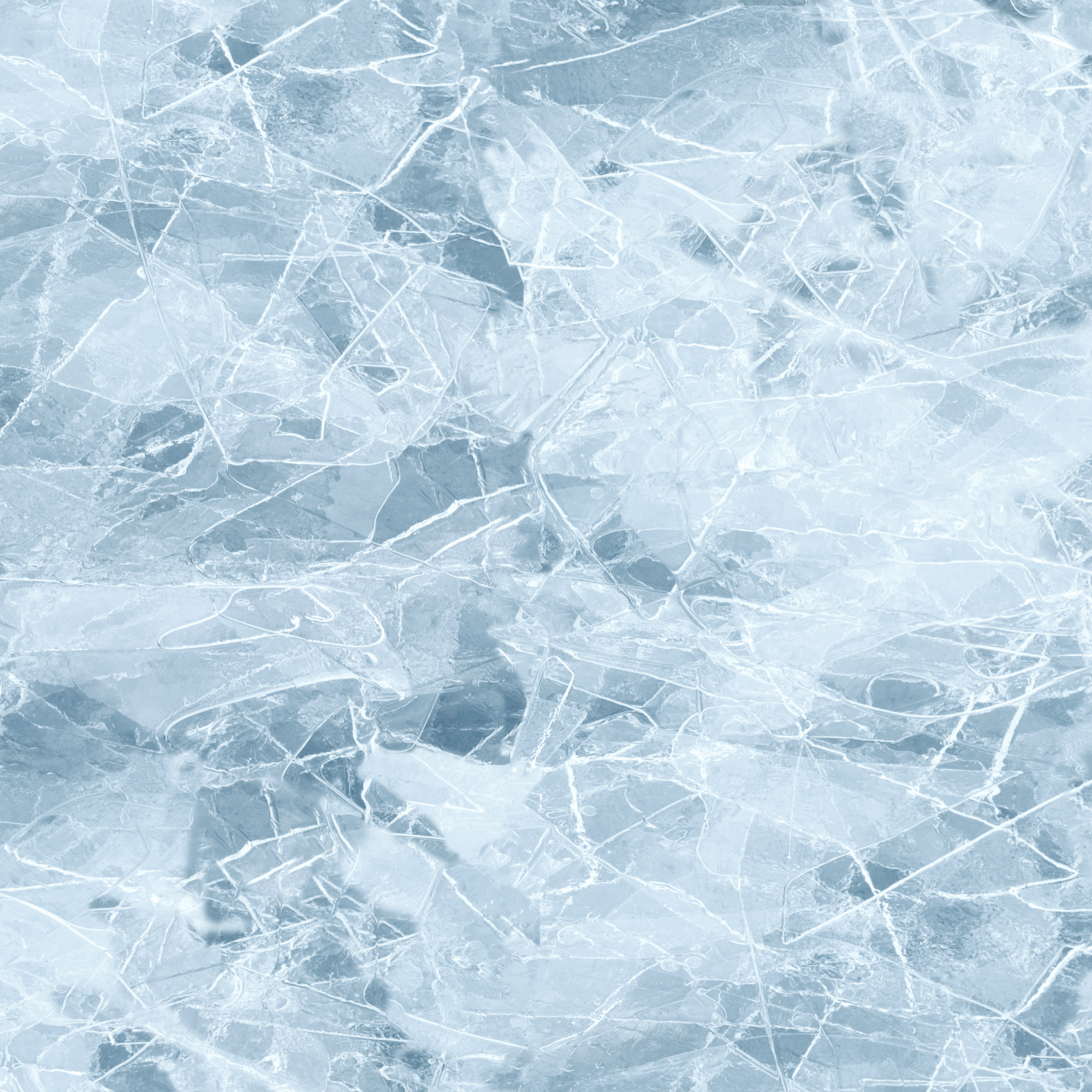 Nahaufnahme einer hellblauen Eisstruktur mit Rissen und kristallklarer Oberfläche als kühles Designmotiv